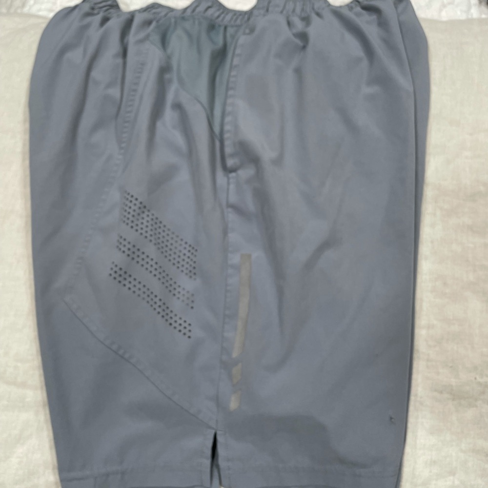 Ideology men’s medium grey shorts